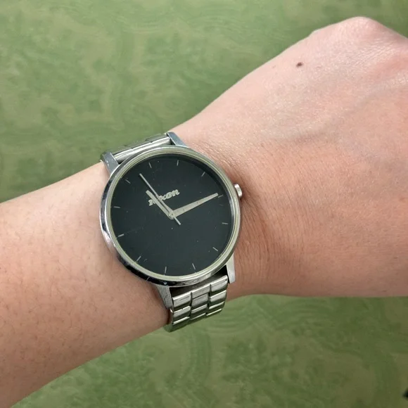 Nixon Kensington Women’s Watch adjustable with extra watch links - Picture 3 of 3